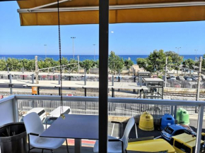 Luxury Apartment Accommodation, next to beach & train station Calella